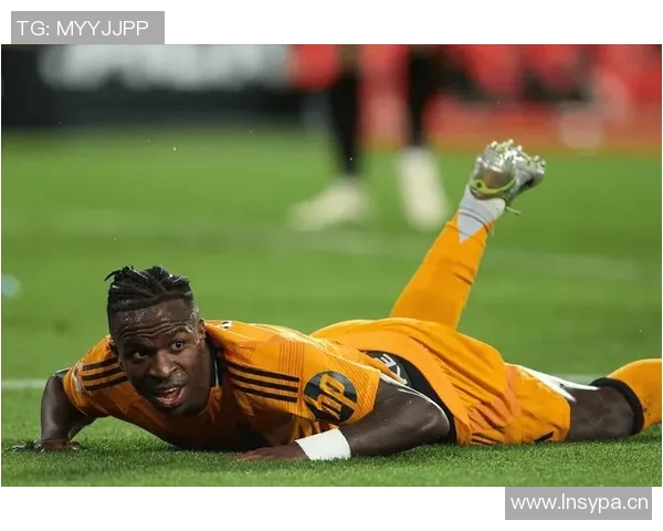 皇马遭遇球迷抗议,转会市场一片混乱 皇马遭遇球迷抗议,转会市场一片混乱