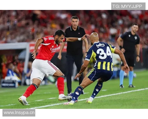 那不勒斯稳居前四，争夺欧冠资格激烈