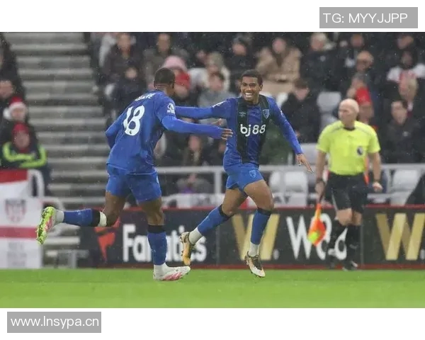 诺里奇客场大胜伯恩茅斯，取得保级关键胜利