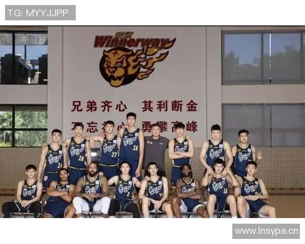 广东宏远队全队合力荣登CBA总冠军宝座，终结辽宁队三连冠统治